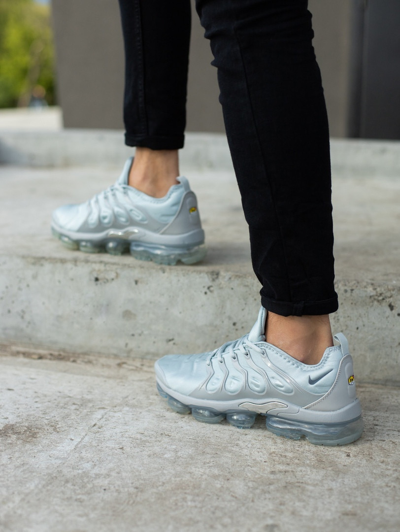 grey tns vapormax
