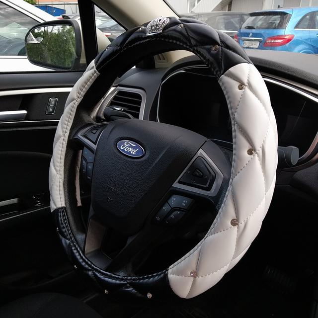 Чехол на руль из стёганной экокожи со стразами, комбинированный