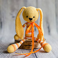 В'язана іграшка "Жовтий Зайчик - довгі вушка"