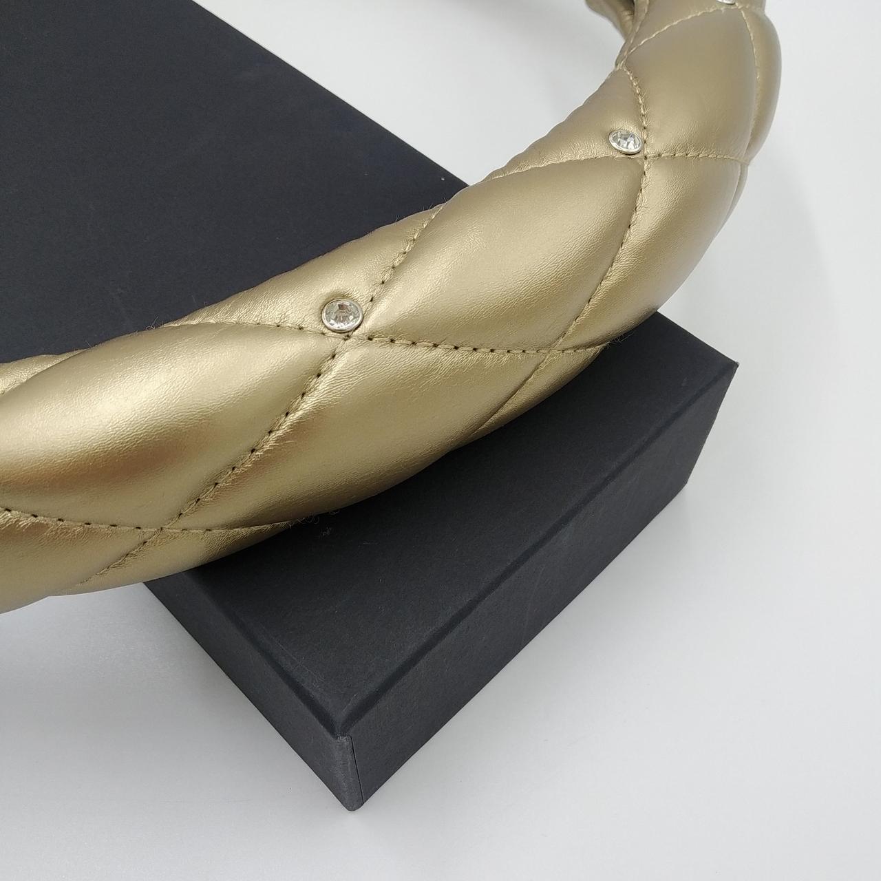 Золотистий чохол на кермо з стьобаної екошкіра зі стразами, фото 1