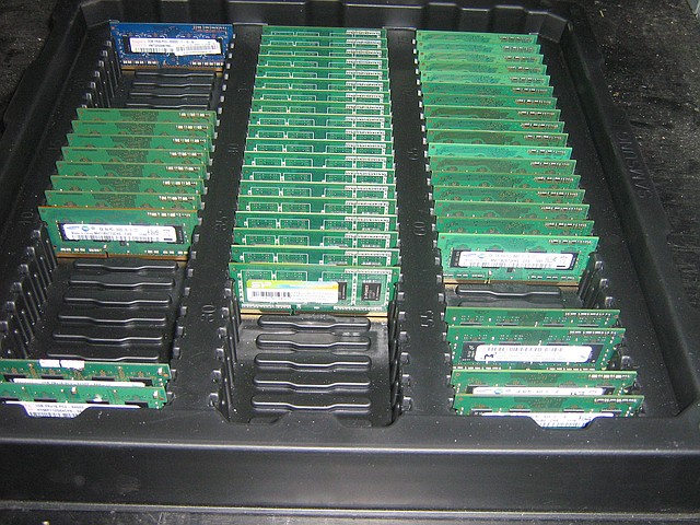 Модуль памяти Samsung SO-DIMM DDR3 2GB, 1333MHz, PC3-10600, CL9, для ноутбука - фото 3 - id-p13821878