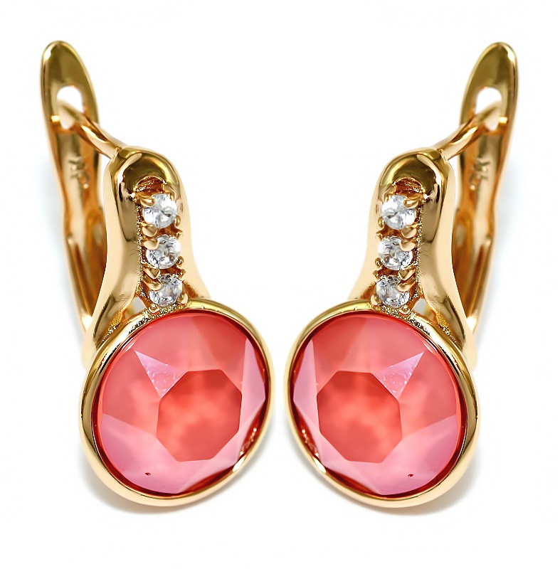 Сережки XР. Позолота 18К. Камені: Swarovski рожевого кольору та білий циркон. Довжина: 1.6 см. Ширина: 10 мм.
