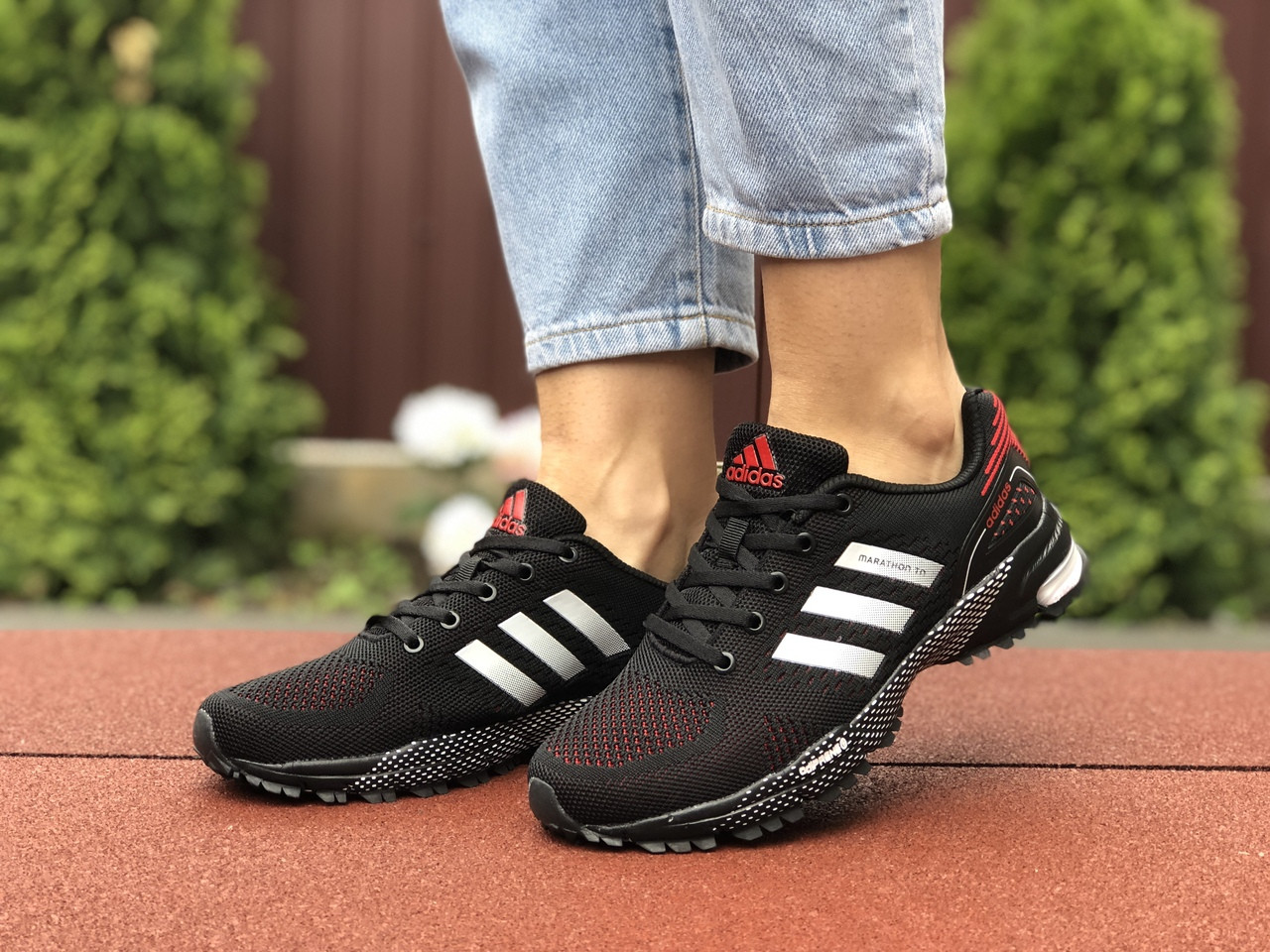 Кросівки жіночі Adidas Marathon, чорні з червоним