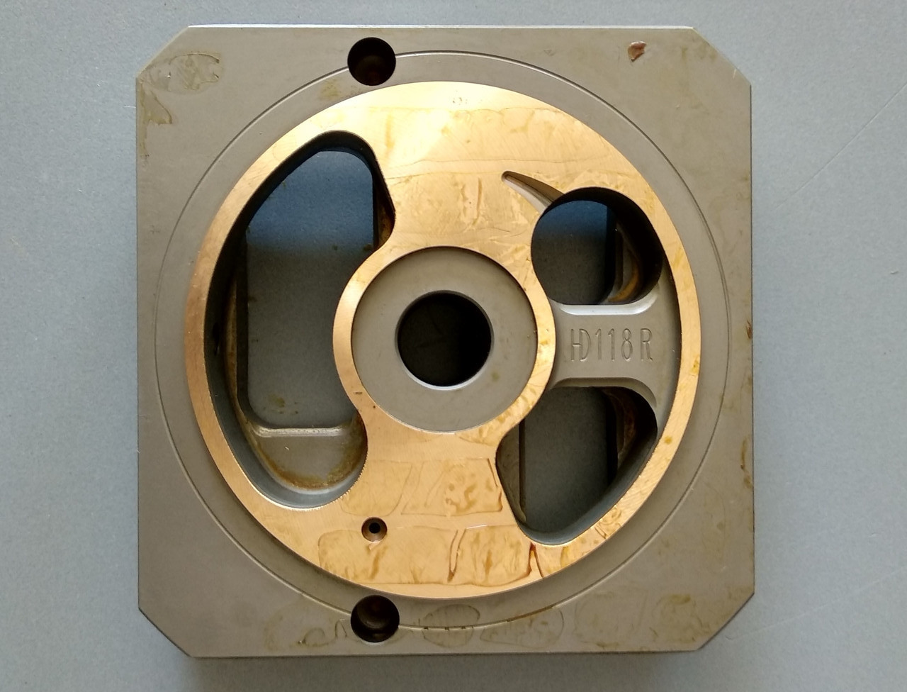 2052067 Розподільна шайба (R) гідронасоса HPV118 (Hitach 9256846), фото 1