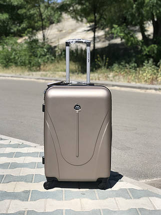 Середній пластиковий чемодан золотий на 4-х колесах / Середня пластикова валіза золота, фото 2
