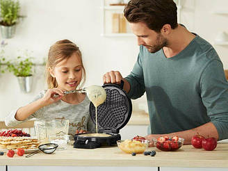 Вафельниця кругла з регулюванням Silver Crest Waffle maker 1200W Germany