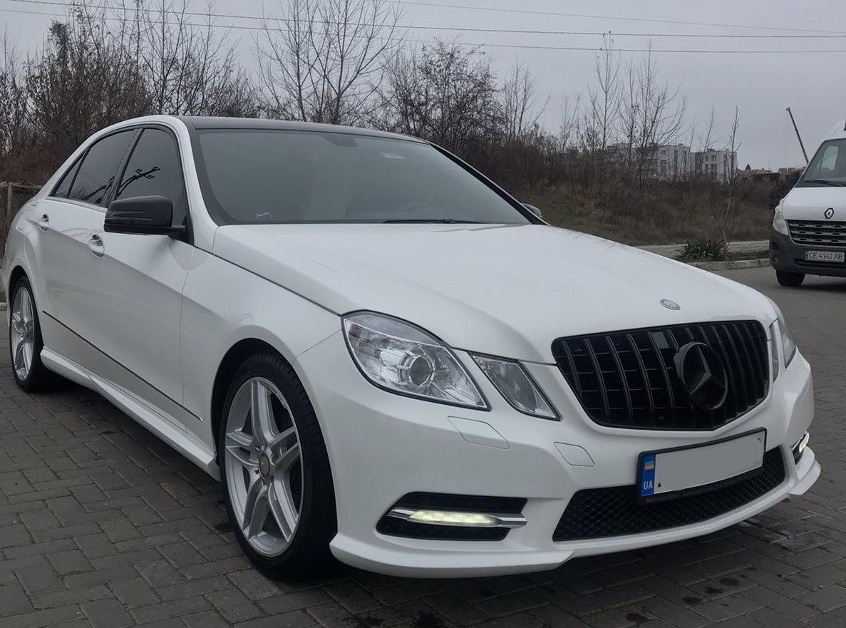 Решітка радіатора Mercedes w212 (09-13) тюнінг стиль AMG GT (чорний глянець), фото 1