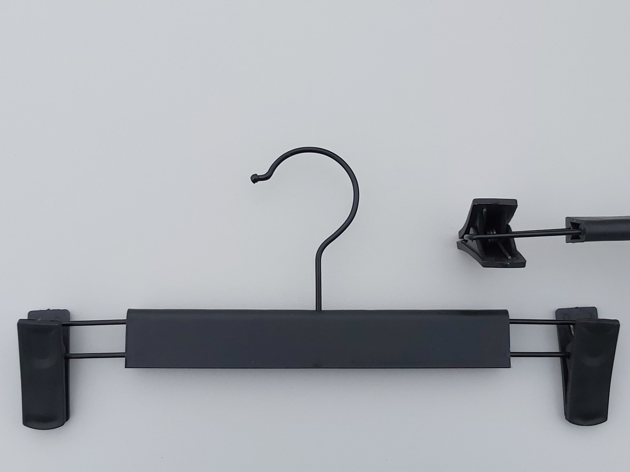 Плічка пластикові для штанів і спідниць BS29 чорного кольору, довжина 29,5 см, фото 1