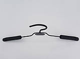 Довжина 37,5 см. Плічка  вішалки тремпеля поролонового чорного кольору з залізною вставкою, фото 3