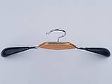 Плічка вішалки тремпеля металевий в силіконовому покритті зі вставкою із світлого дерева, довжина 40 см, фото 3
