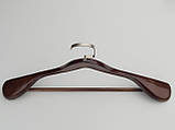 Довжина 45 см. Плечики вішалки тремпеля дерев'яні широкі коричневі кольори з багатошаровим покриттям лаком., фото 3