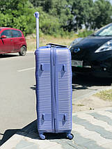 Середній пластиковий чемодан ліловий на 4-х колесах / Середня пластикова валіза, фото 3