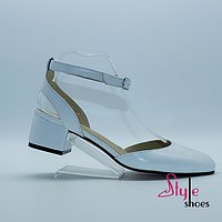 Женские босоножки на невысоком каблуке белого цвета Style Shoes