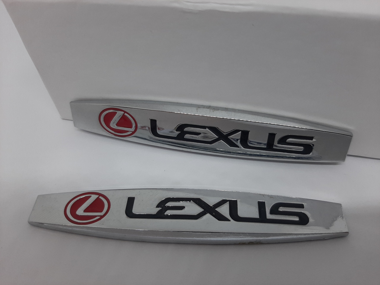 Бічні леза значок наклейки, емблеми автомобіля логотип Lexus (2шт)