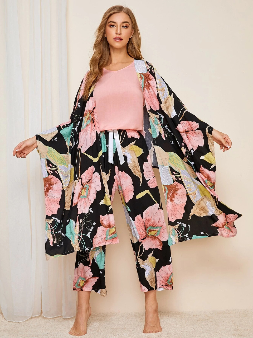 Комплект для сну, будинки з 4 предметів. Піжама жіноча з віскози з квітковим принтом, розмір L, фото 1