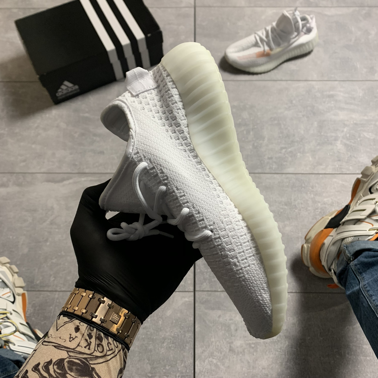 Yeezy boost 350 sales v2 color triple white