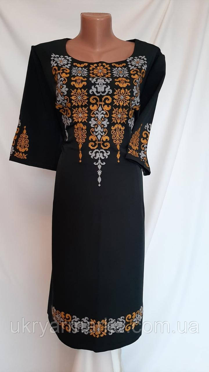 Чорна ділова сукня з вишивкою "Досконалість"