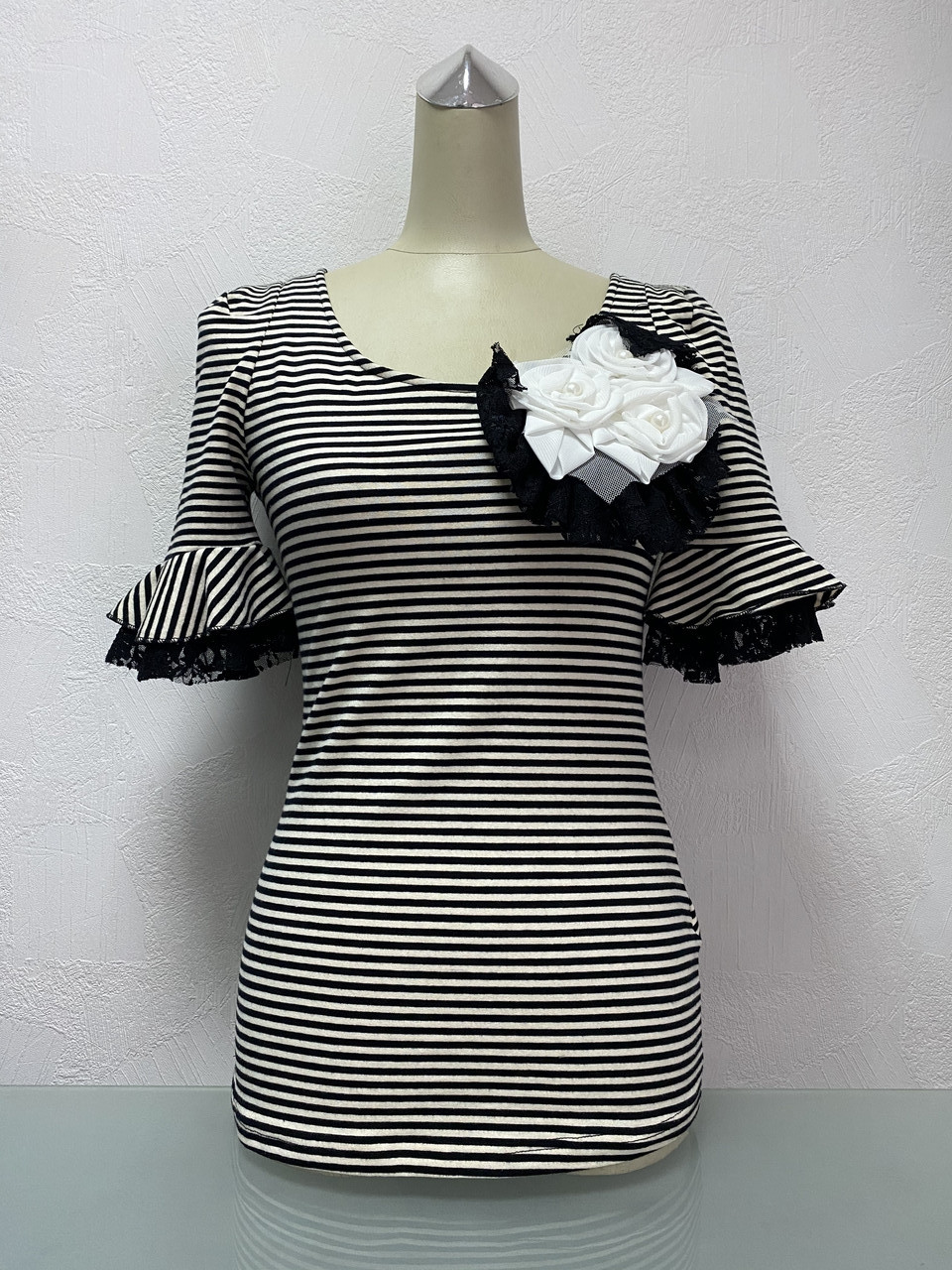 Футболка жіноча в чорно-білу смужку приталена по фігурі ошатна, фото 1