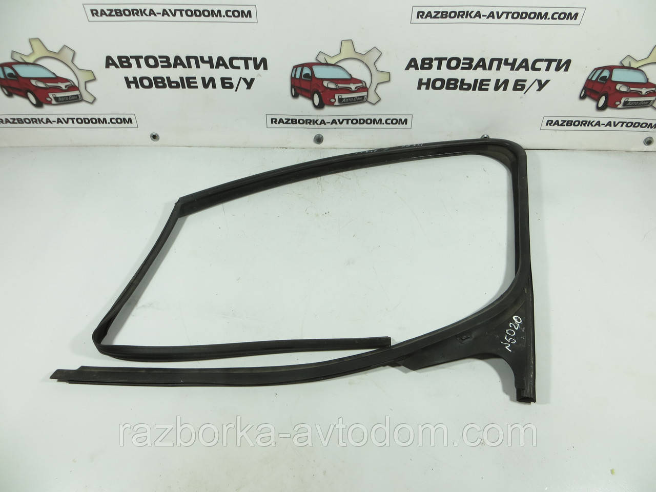 Уплотнитель стекла двери перед левой Citroen Berlingo B9 (2008-2018) ОЕ: 9300W0, фото 1