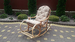 Плетена крісло-гойдалка з лози в наборі з м'якою подушкою олійного кольору