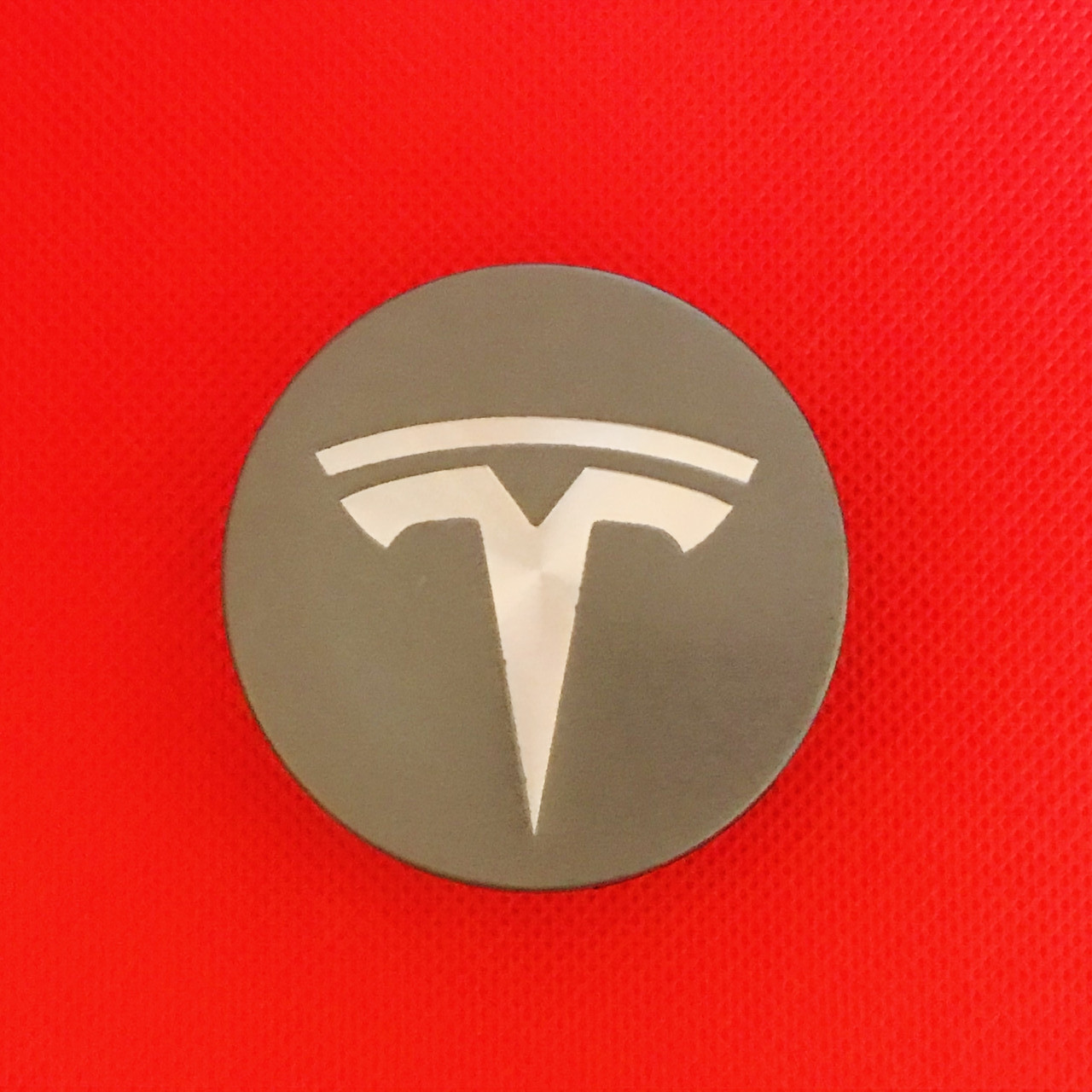 Ковпачки заглушки на диски Tesla 57/50 мм, 6005879-00-A, графіт із хром лого