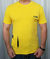 Мужская футболка жёлтый цвет с карманом.