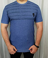 Мужская футболка синего цвета из льна и вискозы.