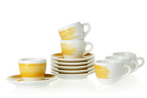 Чашки та блюдця з кольором