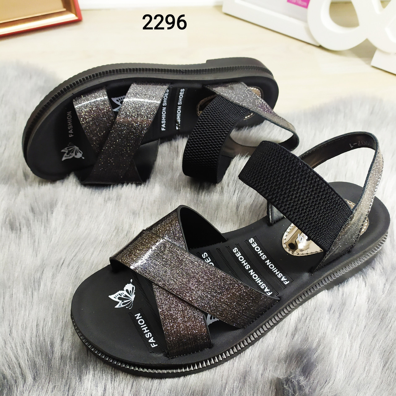 Босоніжки жіночі на низькому ходу з гумками чорні, фото 1