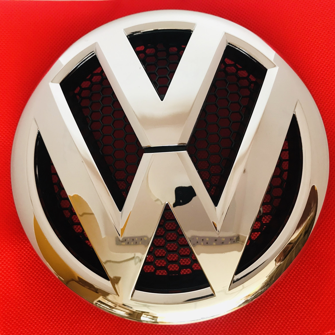 Емблема передня Volkswagen Фольксваген VW T5 Transporter 2010-2016 на решітку радіатора, 7E0 853 601