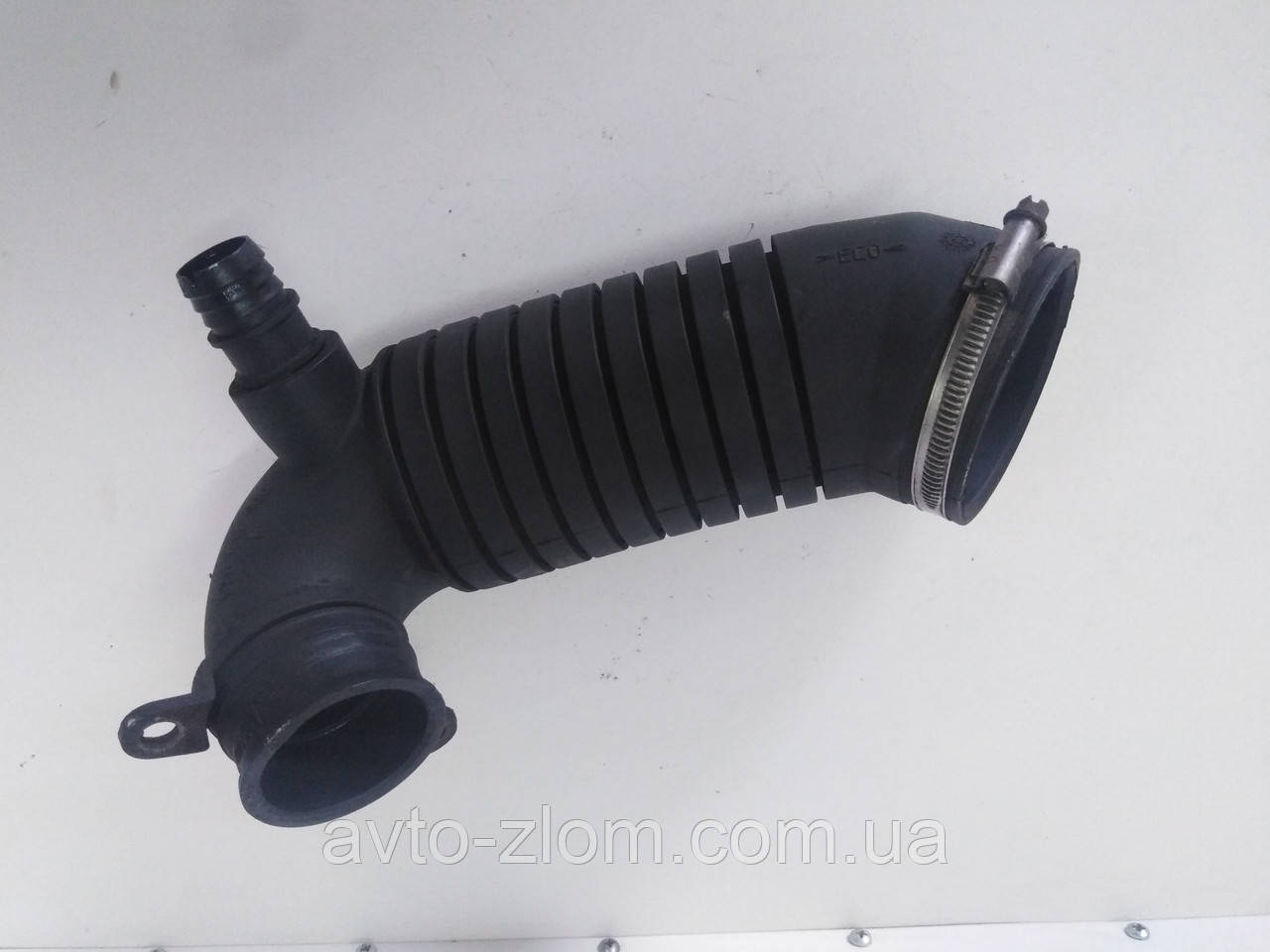 Патрубок повітряного фільтра, турбіни Volkswagen Passat B5, Пассат Б5 1,9 TDI. 8D0129615J.