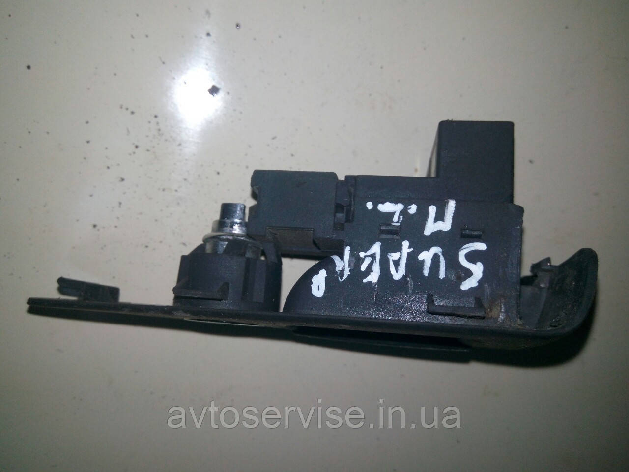 Кнопка відкривання багажника Skoda Superb I (3U4) 02-08 3U0959831