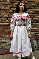 Нарядное женское вышитое платье с поясом "Праздничные розы"
