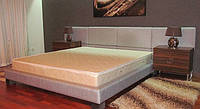 Двуспальная кровать "Quadro" на подиуме с мягкими панелями купить на заказ от производителя