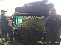 Производство и замена лобового стекла триплекс на грузовике DAF XF 105 в Никополе (Украина). 2