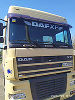 Производство и замена лобового стекла триплекс на грузовике DAF XF 95 с надписью в Никополе (Украина). 6