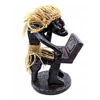 Статуетка "Папуас програмист з телефоном" дерево (13,5х9х8 см)