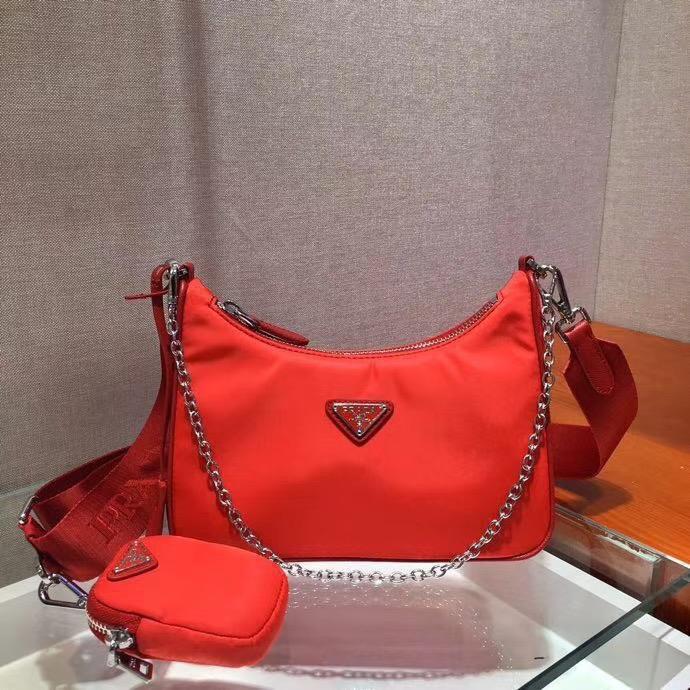 Жіноча сумка Prada Re-Edition 2005 nylon shoulder bag