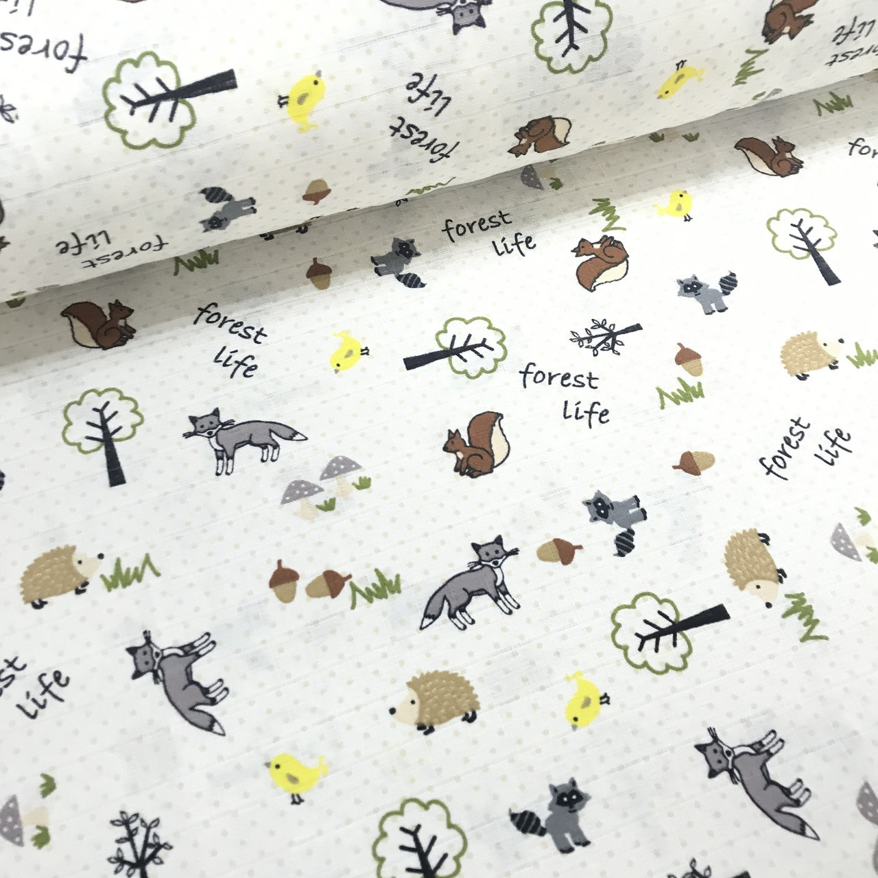 Тканина муслін Двошарова сірі лисиці з білочками та єнотами "forest life" на білому (шир. 1,8 м) (MS-F-0124), фото 1