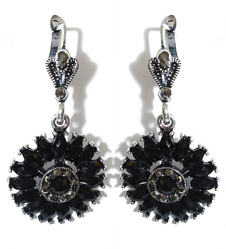 Сережки Fashion Jewelry. Під крапельне срібло. Камені: чорний агат та гематит. Довжина: 44 мм. Ширина: 22 мм.