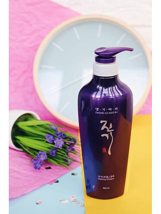 Регенерувальний шампунь Daeng Gi Meo Ri Vitalizing Shampoo 300ml, фото 4