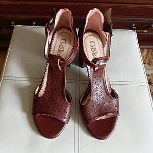 Босоніжки жіночі на каблуку еко шкіра з перфорацією средній каблук стовпчик бордові