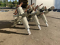 Разъединители типа РВФЗ 10/630 с приводами. 