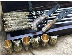 Набір шампурів Дикі звірі в дерев’яному кейсі з рюмками, ніжом і виделкою для знімання м’яса