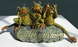 Садова фігурка "Три жабки" зі світною написом "Willkommen"