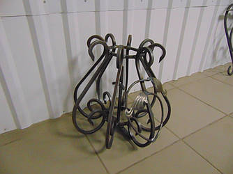 Кована ваза для квітів на кладовище