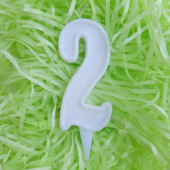 Свічка - цифра в торт "2" 7,5х3 см (красивий білий блиск з переливами)