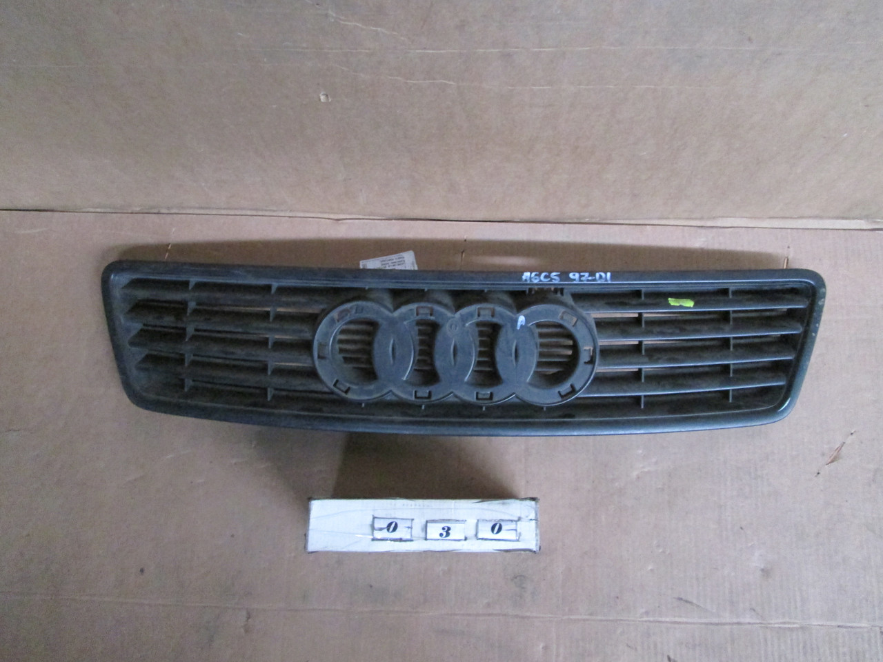 №30 Б/у Решітка радіатора для Audi A6 C5 1997-2001