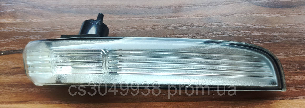 Повторювач покажчика повороту Ford Kuga 2