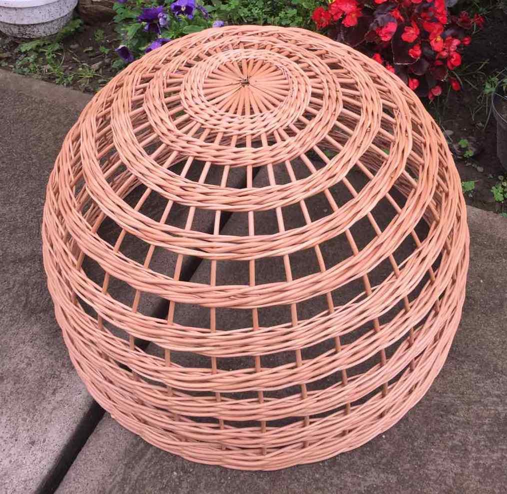 Плетена люстра з лози <unk> люстри плетена на замовлення <unk> люстра плетена в кафе